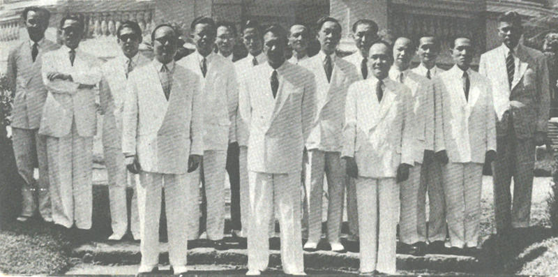 Tập tin:Cabinet Buu Loc.jpg