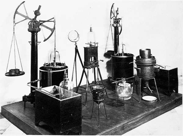 Tập tin:Instruments lavoisier.jpg