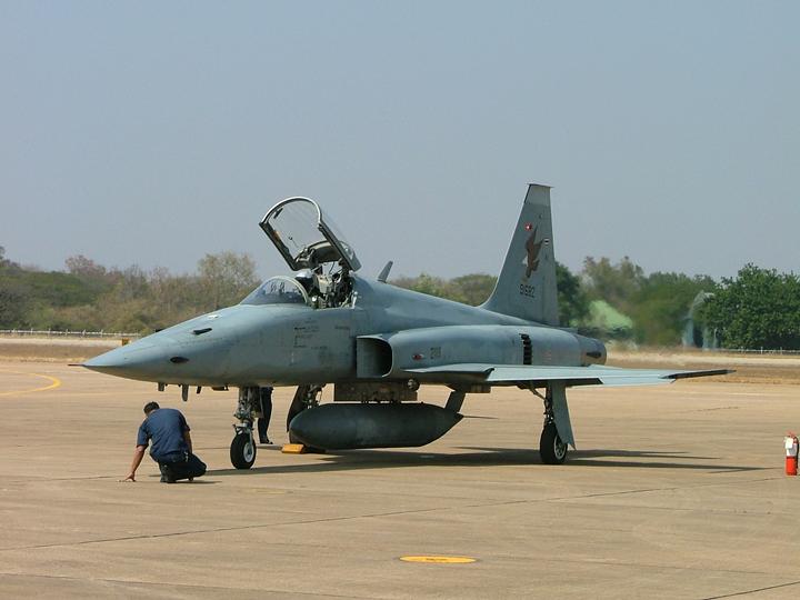 Tập tin:F-5T.jpg