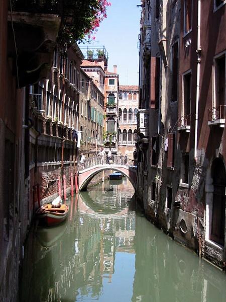 Tập_tin:Small_canal_-_Venice.jpg