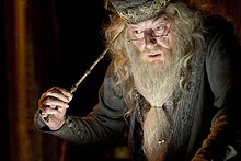 Albus Dumblebore trong Harry Potter va Chiec coc lua.jpg