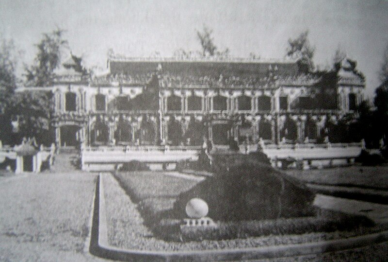 Điện Kiến Trung