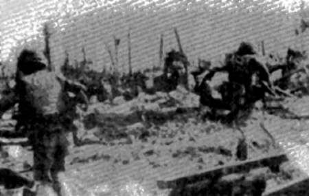 Tập_tin:ARVN_infantry_advancing_through_An_Loc_after_the_NVA_siege_was_broken.png