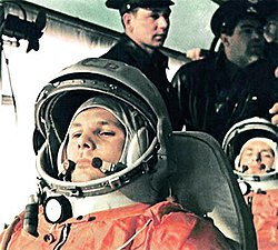 Yuri Alekseyevich Gagarin: Tóm tắt tiểu sử, Những năm đầu đời và giáo dục, Làm việc trong Không quân Liên Xô