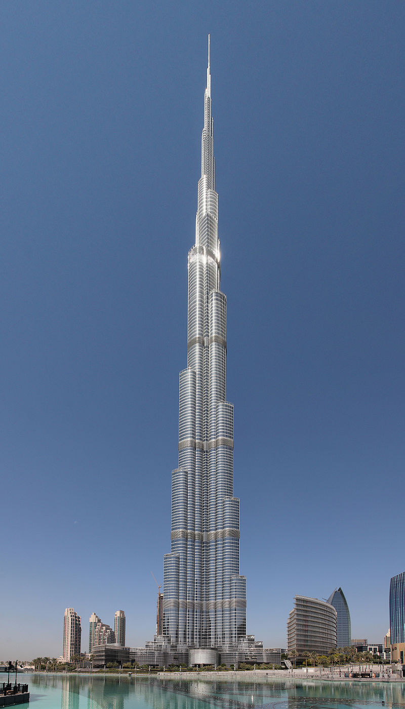 Không thể không nhắc đến Burj Khalifa một lần nữa bởi đó là tòa nhà cao nhất thế giới với kiến trúc thiên nhiên thuần túy. Nếu bạn muốn khám phá tất cả những góc khuất của nó và được đắm mình trong ánh sáng của bóng đèn vào ban đêm, thì đây chính là điểm dừng chân đáng để đến. Xem hình ảnh để cảm nhận vẻ đẹp của Burj Khalifa.