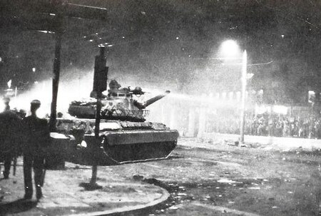 Tập_tin:Tank_during_17_November_1973.jpg