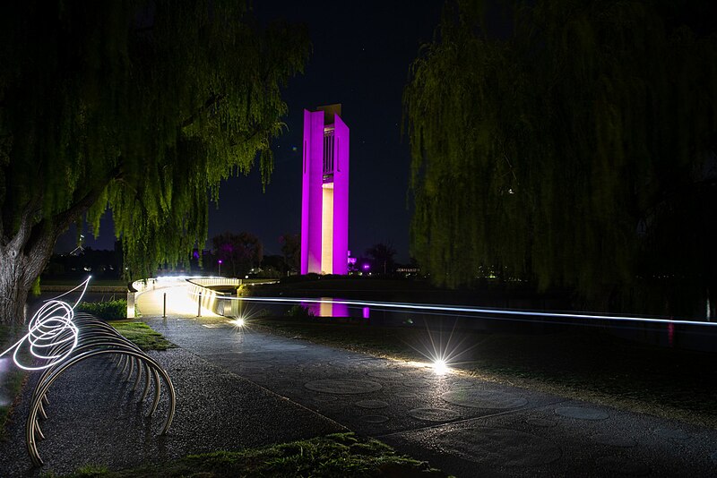 Tập tin:Platinum Jubilee- National Carillon, Canberra.jpg