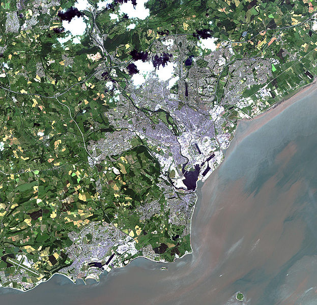 Ofbeeldienge:623px-Cardiff from space.jpg