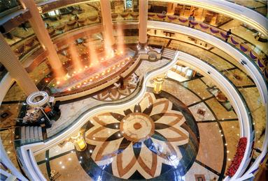 File:Grand Century Place Atrium 199711.jpg