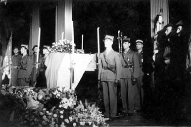 File:Sikorski funeral 1943.jpg