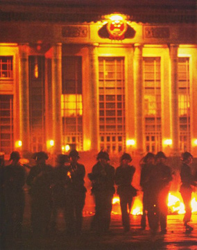 File:PLA at the Great Hall of the People 19890604.jpg