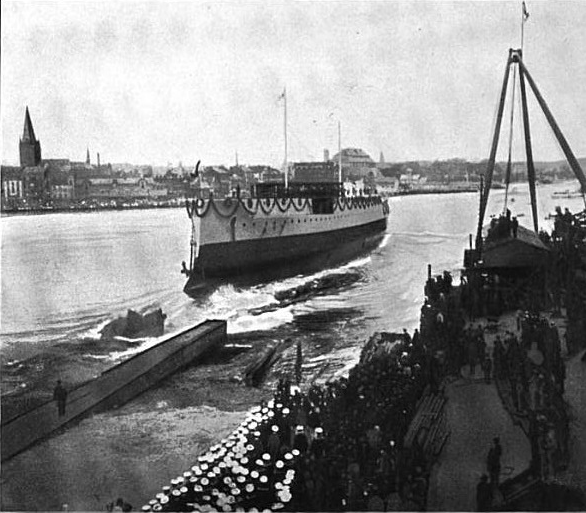 File:SMS Kaiser Wilhelm der Grosse launching.png