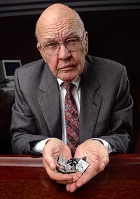 File:Jack Kilby.jpg