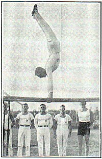 1. Handstand am Barren. (Phot. Schirner.)