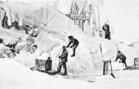 «Fram» graves ut av isen. Fot. mars 1895.