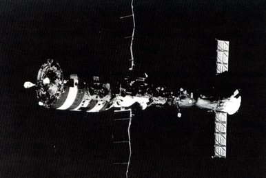 File:Salyut7 with docked spacecraft.jpg