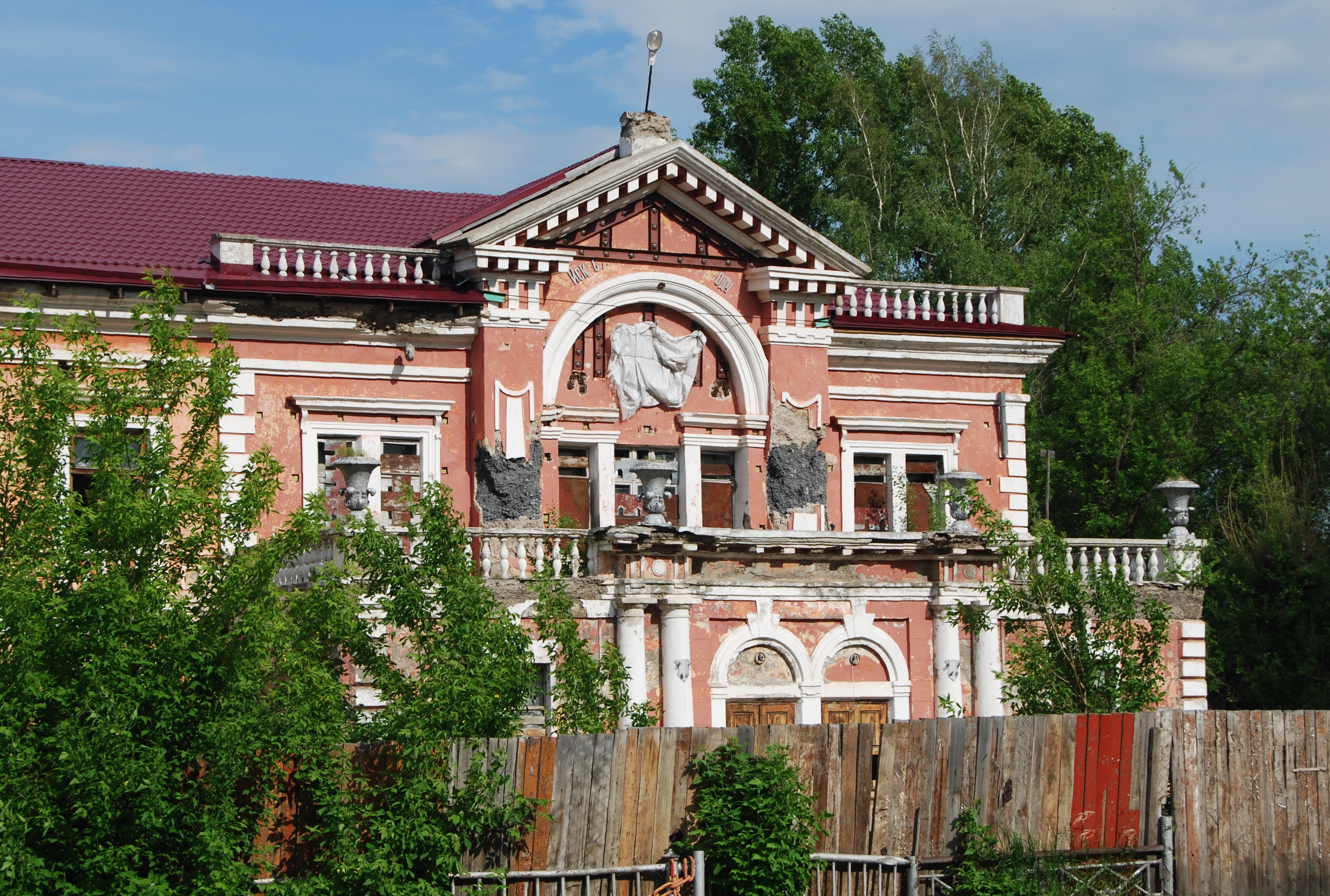 Дк стиль. Мариинск ДК спиртзавода. ДК Мариинск. ДК Мариинск внутри. Бассейн Пищевик Мариинск.