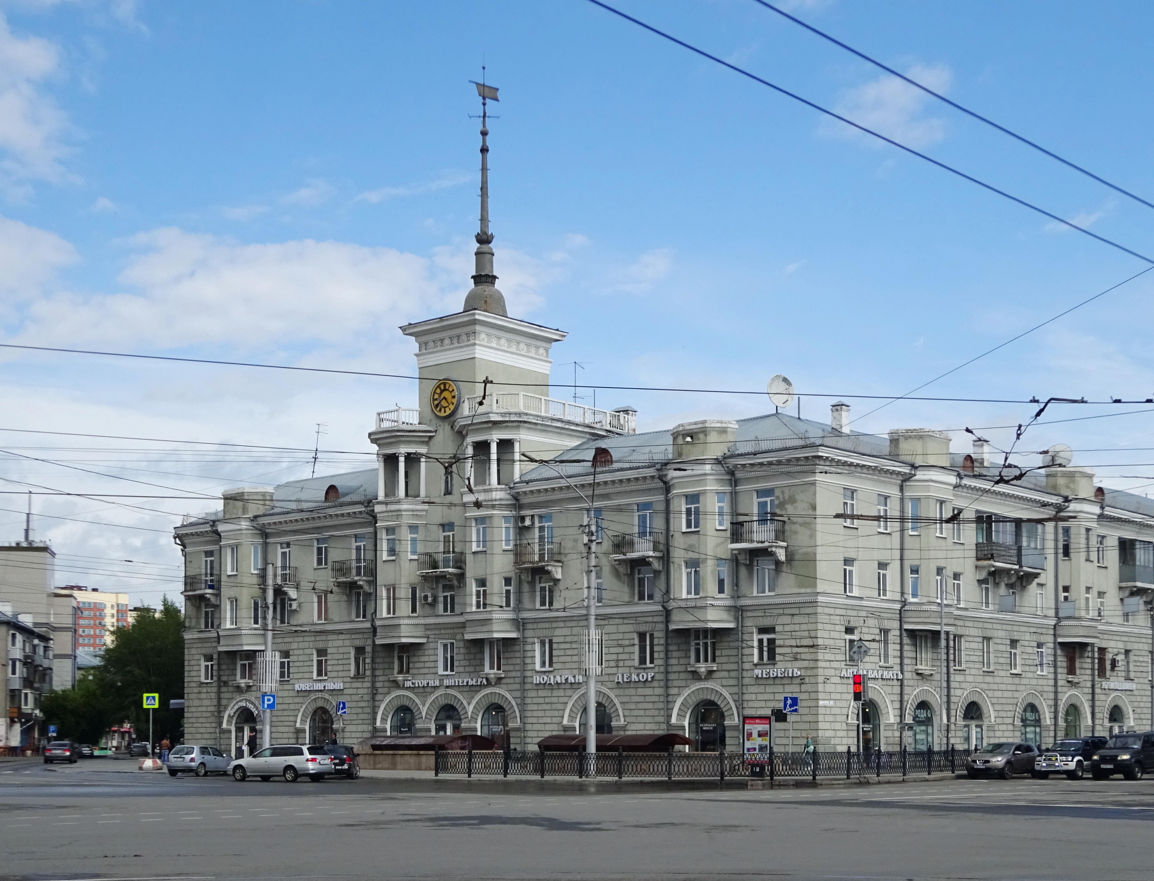 Барнаул точное. Дом под шпилем Барнаул. Шпиль Барнаул. Музей под шпилем Барнаул. Дом под шпилем Барнаул новый.