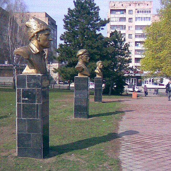 Файл:Lugansk Memorial WWI. 1. left.jpg