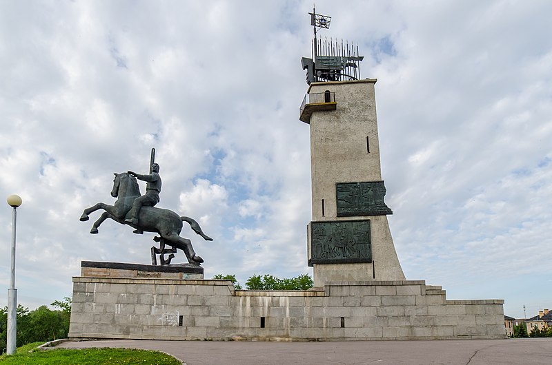 Файл:Монумент Победы в Великом Новгороде.jpg