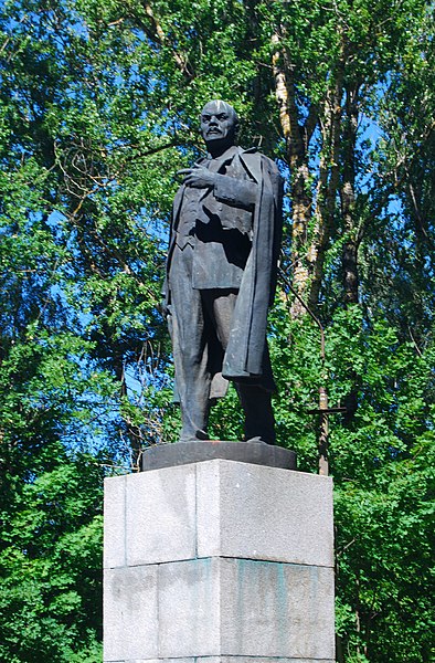 Файл:Lenin-monument Svetogorsk-WV.jpg