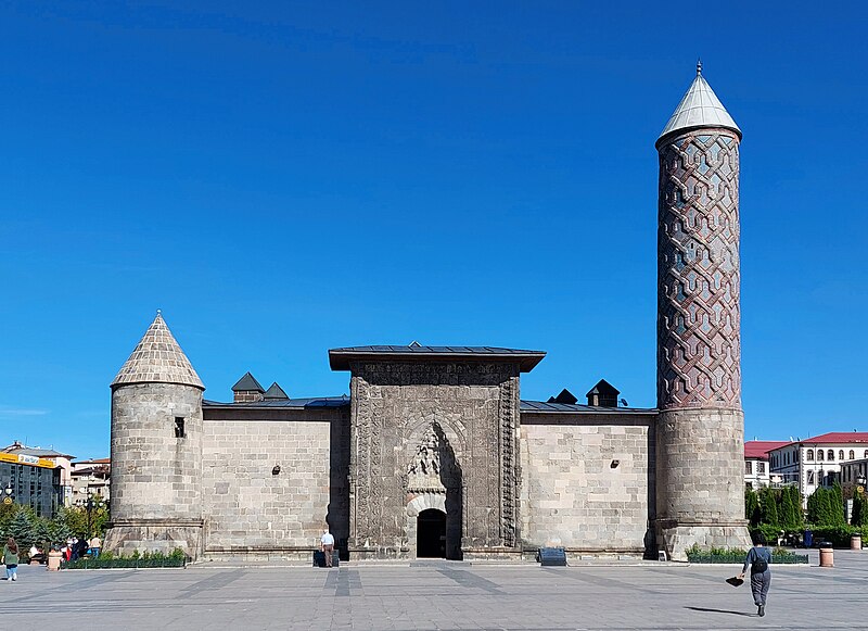 Файл:Yakutiye-medrese-1 Erzurum.jpg