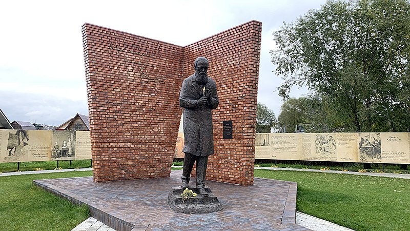 Файл:Памятник Ф.М. Достоевскому в Переславле-Залесском.JPG
