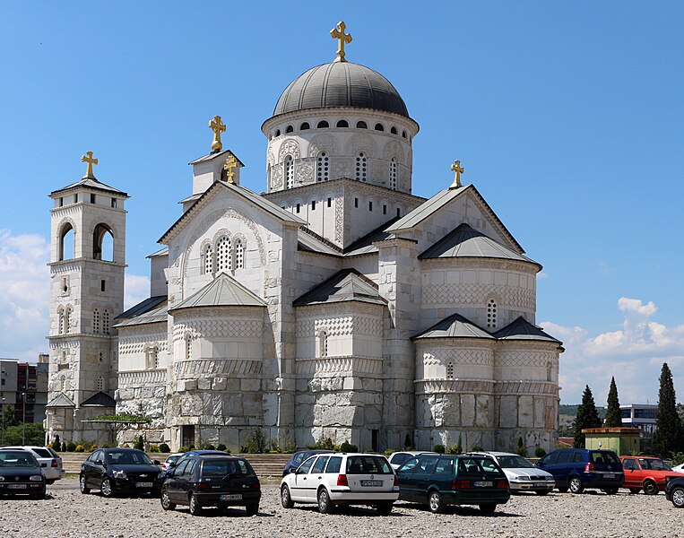 Файл:Podgorica, cattedrale della resurrezione di cristo, esterno 02.JPG