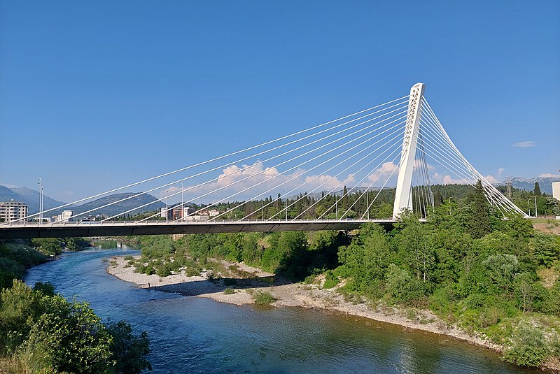 Файл:Millenium-bridge Podgorica-WV.jpg