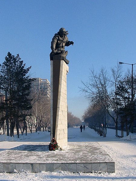 Файл:Памятник Нуркену Абдирову.jpeg