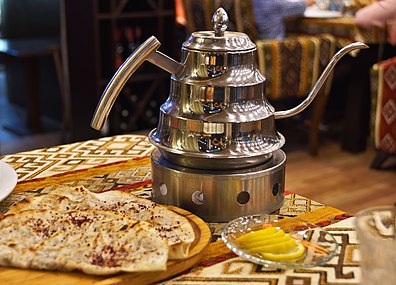 Чайник и кутаб в азербайджанском стиле