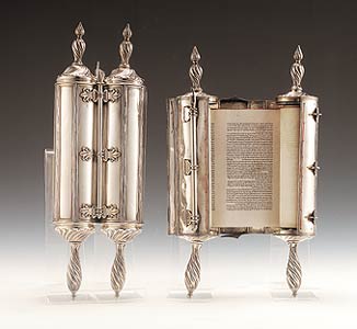 படிமம்:Torah scrolls.jpg